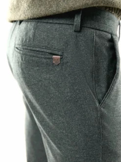 Bügelfreie Chino aus Leichtflanell