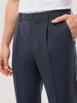 Bügelfreie Hose mit Bundfalte