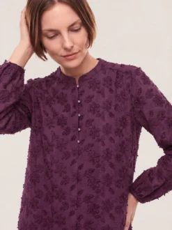 Bluse mit Blütenstickerei