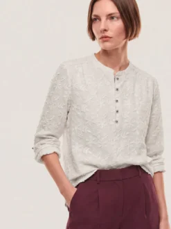 Bluse mit Blütenstickerei