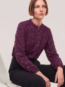 Bluse mit Blütenstickerei