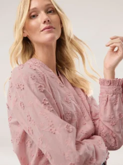 Bluse mit Blütenstickerei