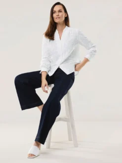 Bluse mit Blütenstickerei