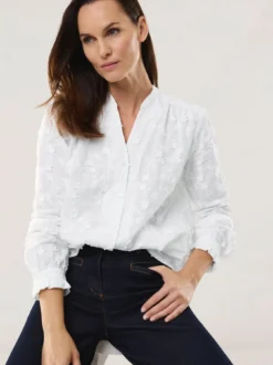 Bluse mit Blütenstickerei
