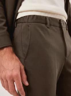Chino aus elastischem Material