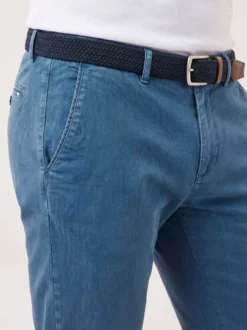 Chino inklusive Gürtel