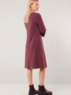 Kleid A-Linie mit Ausschnittdetail