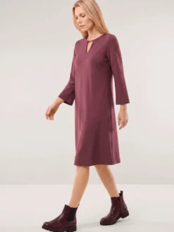Kleid A-Linie mit Ausschnittdetail