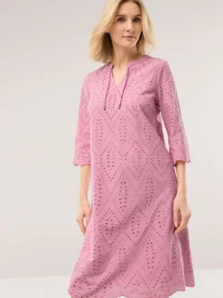 Kleid Lochstickerei