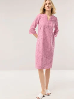Kleid Lochstickerei