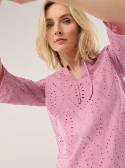 Kleid Lochstickerei
