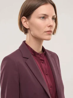 Knitterarmer Blazer mit Revers