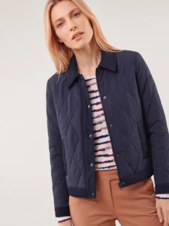 Kurze Steppjacke mit Materialmix