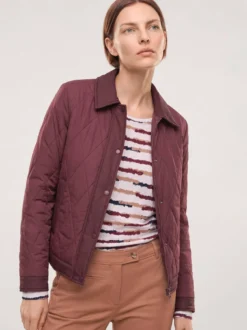 Kurze Steppjacke mit Materialmix