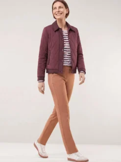 Kurze Steppjacke mit Materialmix