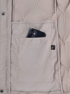 Leichte Steppjacke mit Rautenmuster ohne Nähte