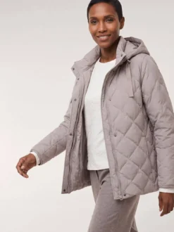 Leichte Steppjacke mit Rautenmuster ohne Nähte