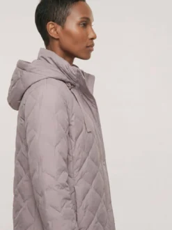 Leichte Steppjacke mit Rautenmuster ohne Nähte