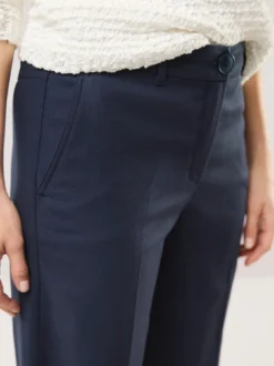 Marlenehose mit Struktur