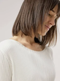 Rippshirt Spitzendetail