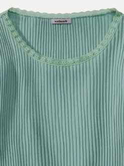 Rippshirt Spitzendetail