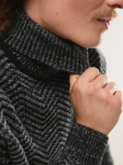 Rollkragenpullover mit Fischgratm.