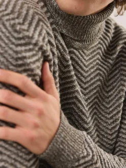 Rollkragenpullover mit Fischgratm.
